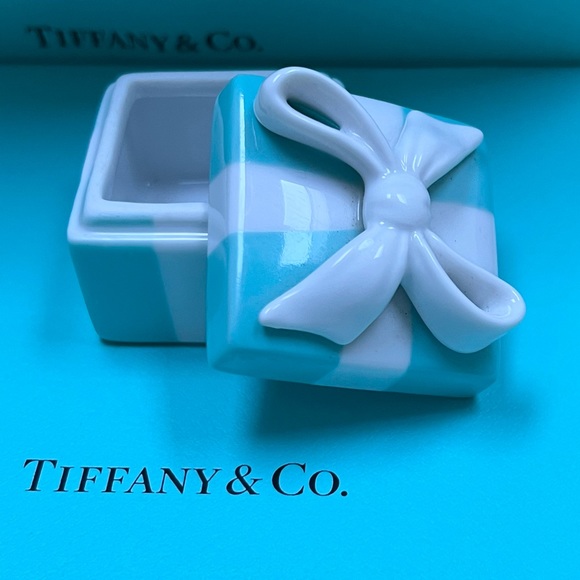 🔴Authentic TIFFANY & CO Blue Enamel Trinket Box🔴 - Picture 5 of 9